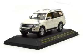 Mitsubishi  - 2010 pearl white - 1:43 - First 43 - F43-075 | Toms Modelautos