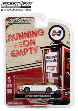 Ford  - Mustang Mach 1 2021 white/gold - 1:64 - GreenLight - 41150R - gl41150E | Toms Modelautos