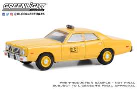 Dodge  - Coronet 1975 yellow - 1:64 - GreenLight - 30431 - gl30431 | Toms Modelautos