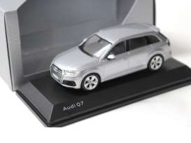 Audi  - Q7 SUV 2015 silver - 1:43 - Spark - 19117 - Audi5011407613 | Toms Modelautos