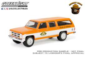 GMC  - Suburban 1983  - 1:64 - GreenLight - 38060D - gl38060D | Toms Modelautos