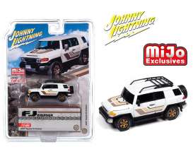 Toyota  - FJ Cruiser 2007 white - 1:64 - Johnny Lightning - cp7421 - jlcp7421 | Toms Modelautos