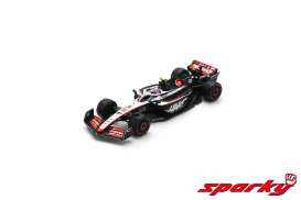 Haas Mercedes Benz - VF-23 2023 black/white/red - 1:64 - Spark - Y296 - spaY296 | Tom's Modelauto's