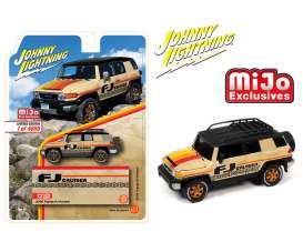 Toyota  - FJ Cruiser beige - 1:64 - Johnny Lightning - JLCP7416 - JLCP7416 | Toms Modelautos