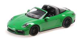 Porsche  - 911 (992) Targa 4 GTS 2021 green - 1:18 - Minichamps - 155061065 - mc155061065 | Tom's Modelauto's