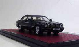 Jaguar  - XJR X300 green - 1:43 - Matrix - 41001-273 - MX41001-273 | Toms Modelautos