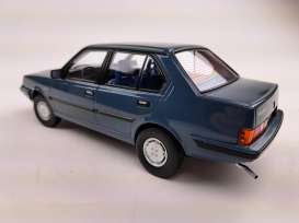 Volvo  - 340 1987 blue-grey - 1:18 - Triple9 Collection - 1800414 - T9-1800414 | Toms Modelautos