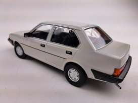 Volvo  - 340 1987 white - 1:18 - Triple9 Collection - 1800412 - T9-1800412 | Toms Modelautos