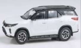 Toyota  - Fortuner 2023 platinum white - 1:64 - Para64 - 55721 - pa55721 | Toms Modelautos
