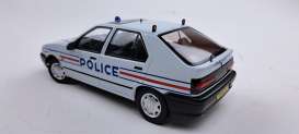 Renault  - 19 1996 artic white - 1:18 - Triple9 Collection - 1800455 - T9-1800455 | Toms Modelautos