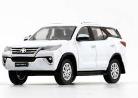 Toyota  - Fortuner 2018 white - 1:64 - BM Creations - 64B0424 - BM64B0424 | Toms Modelautos