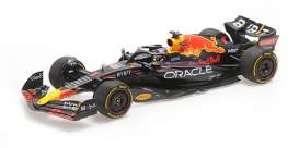 Oracle Red Bull Racing  - RB18 2022 blue/yellow/red - 1:18 - Minichamps - 110220501 - mc110220501 | Tom's Modelauto's