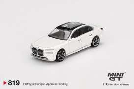 BMW  - 17 2024 white - 1:64 - Mini GT - 00819-L - MGT00819lhd | Toms Modelautos