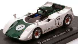 Toyota  - 7 1969 white/green - 1:43 - Ebbro - 44722 - ebb44722 | Toms Modelautos