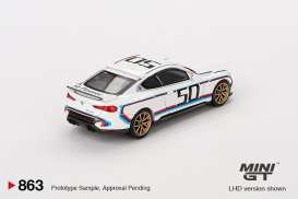 BMW  - M4 (G82) 2023 white - 1:64 - Mini GT - 00863-R - MGT00863rhd | Toms Modelautos