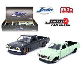 Datsun  - 620 1972 black - 1:24 - Jada Toys - 34333~4 - jada34333 | Toms Modelautos