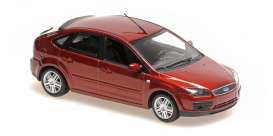 Ford  - Focus 2004 red - 1:43 - Maxichamps - 940084001 - mc940084001 | Tom's Modelauto's