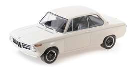 BMW  - 2002 1970 white - 1:18 - Minichamps - 155702600 - mc155702600 | Toms Modelautos