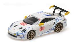 Porsche  - 911 (992) GT3RS 2023 white/yellow - 1:43 - Minichamps - 410062116 - mc410062116 | Toms Modelautos