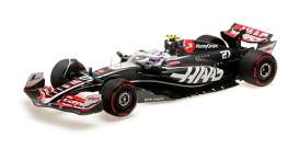 Haas  - VF-24 2024 black/red - 1:18 - Minichamps - 117240127 - mc117240127 | Toms Modelautos